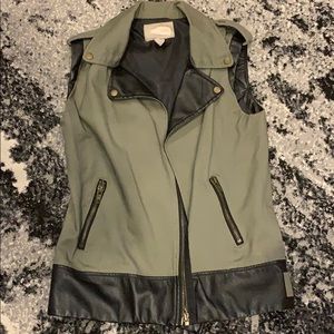 Forever 21 olive oversized green vest, size XS